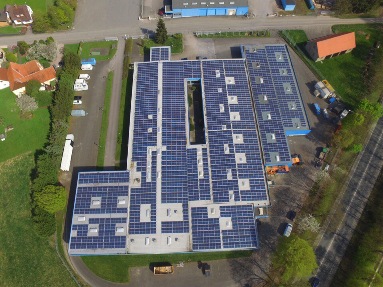 Lemgo, Ost West Industriegebäude 750 Kwp