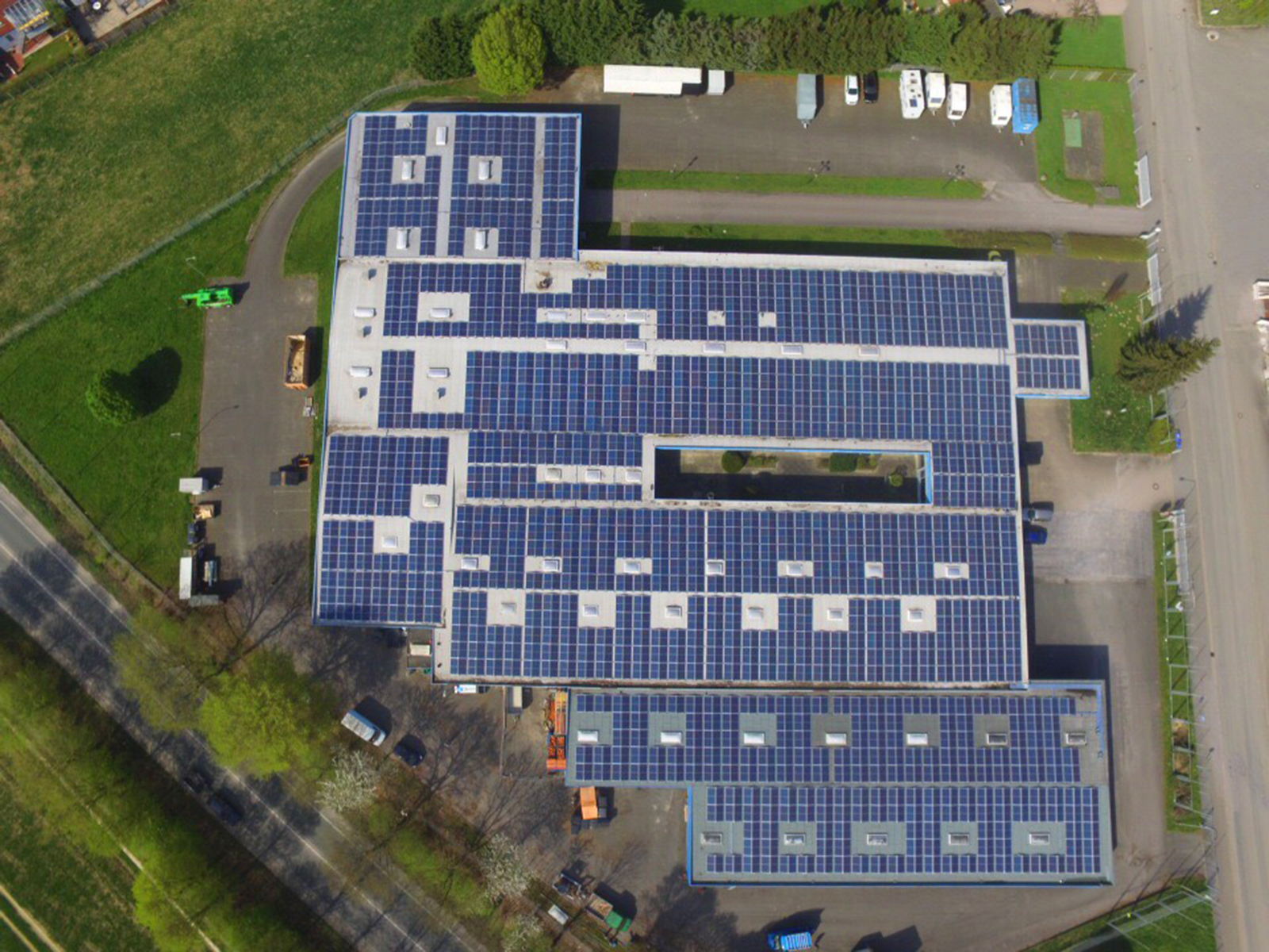 Lemgo, Ost West Industriegebäude 750 Kwp